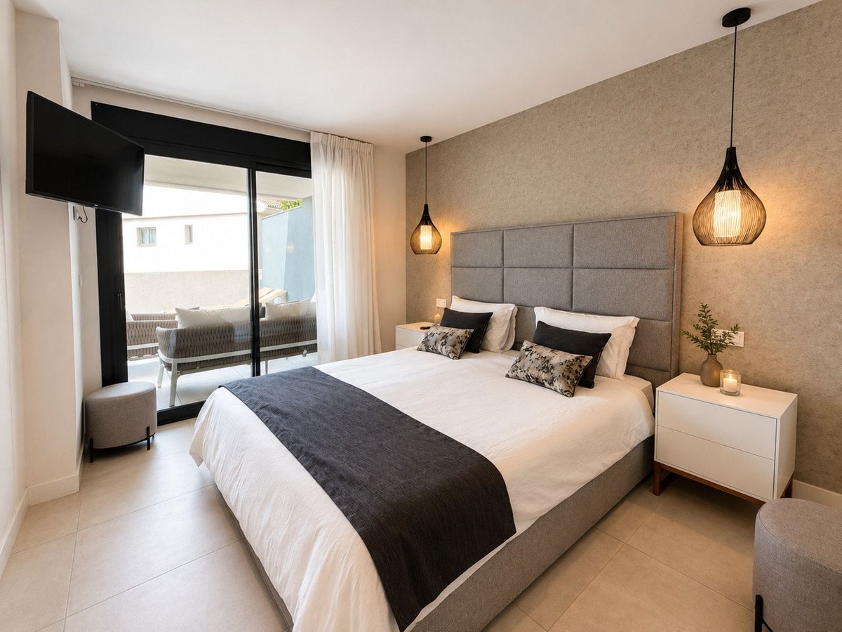 3 Bed Middle Floor Apartment in Selwo