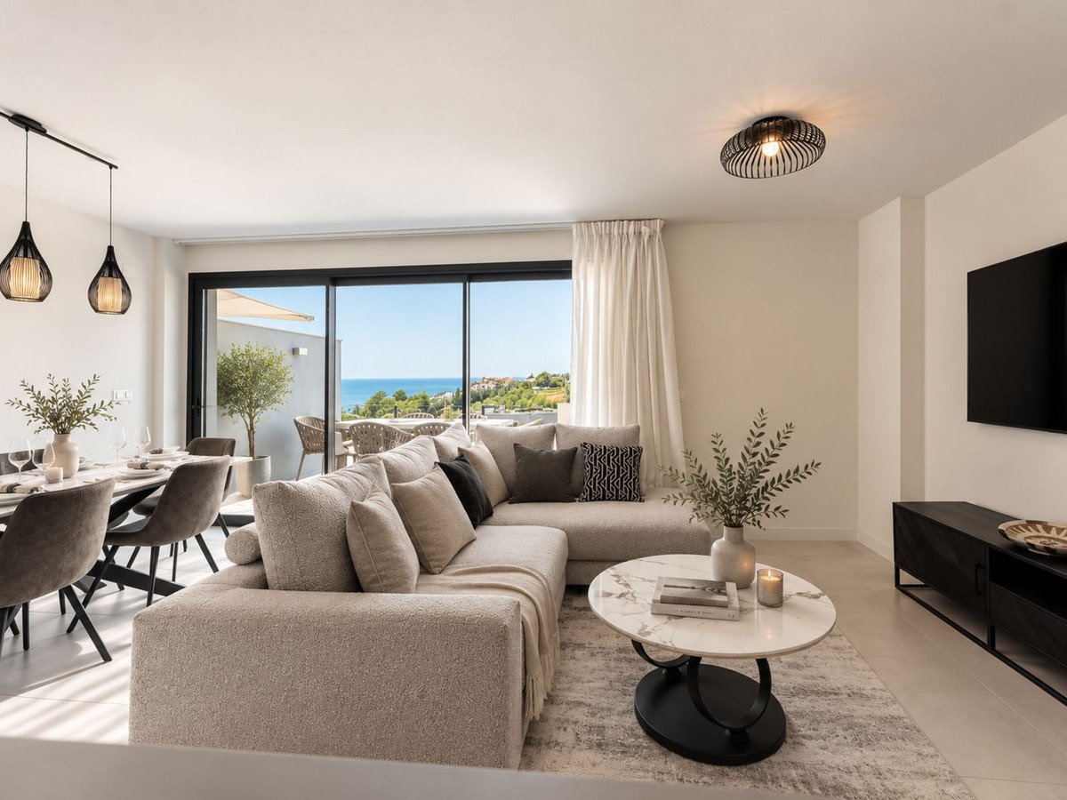 3 Bed Middle Floor Apartment in Selwo