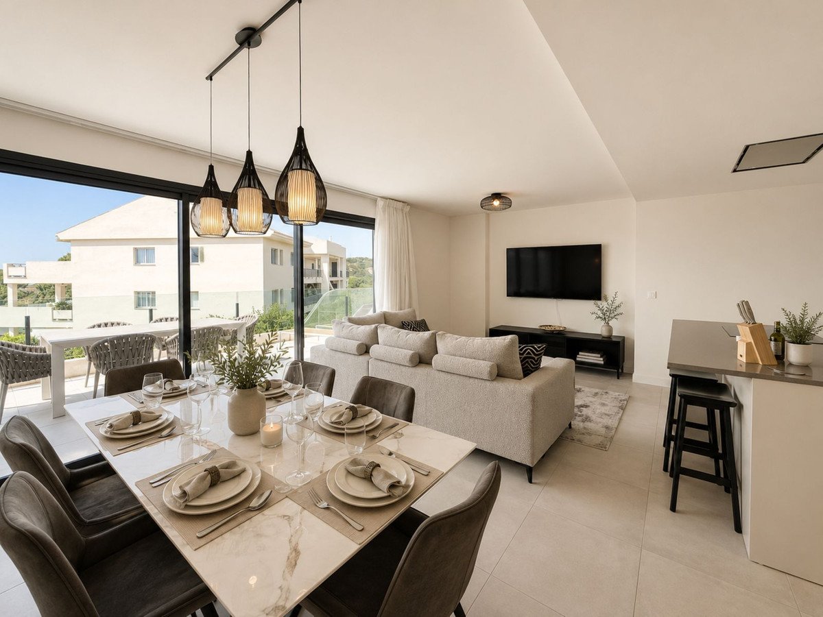 3 Bed Middle Floor Apartment in Selwo