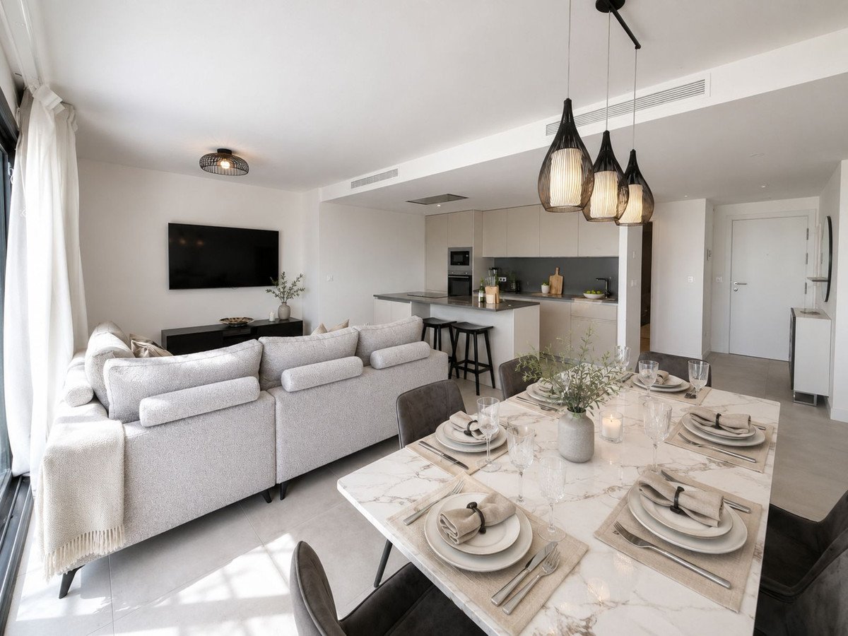 3 Bed Middle Floor Apartment in Selwo