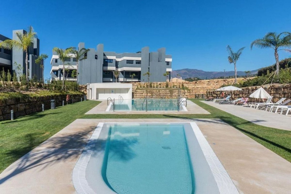 3 Bed Middle Floor Apartment in Estepona