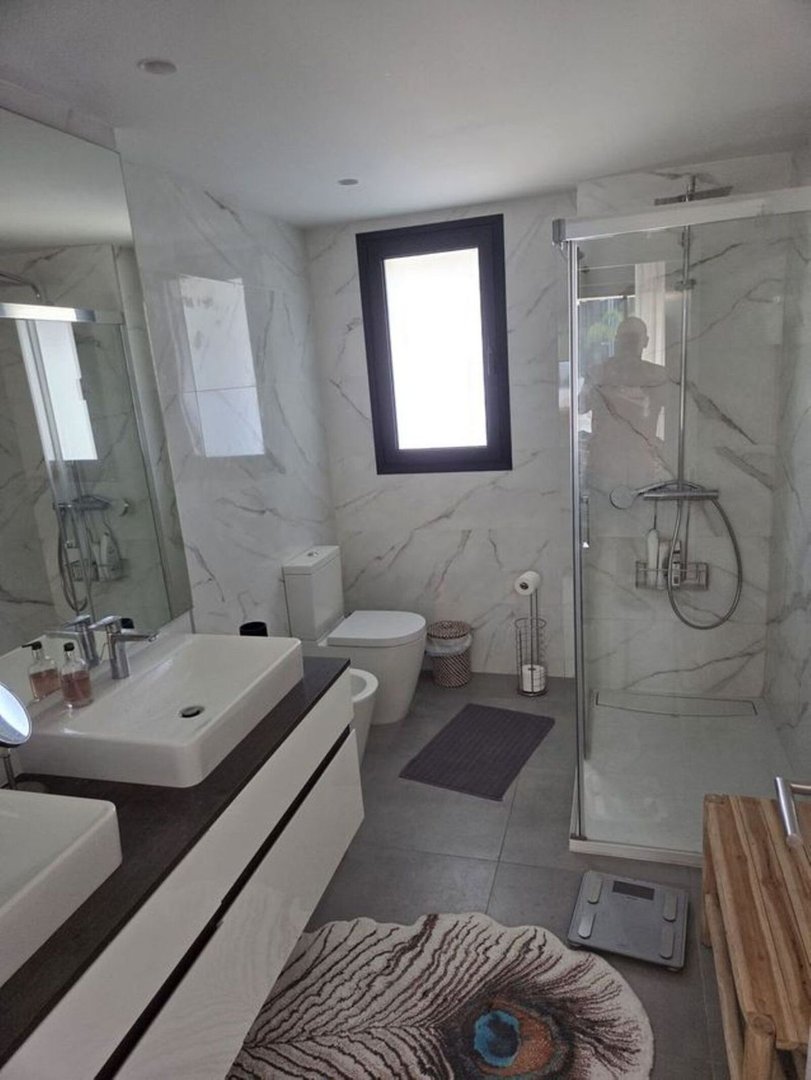 3 Bed Middle Floor Apartment in Estepona