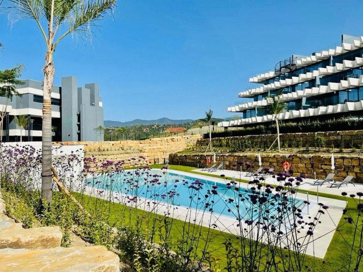 3 Bed Middle Floor Apartment in Estepona