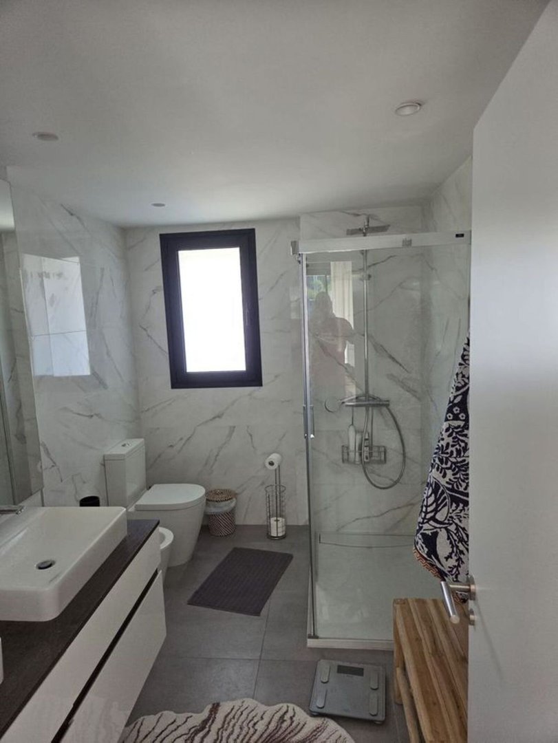 3 Bed Middle Floor Apartment in Estepona