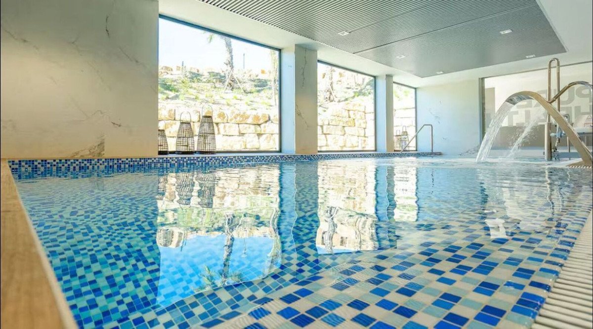 3 Bed Middle Floor Apartment in Estepona