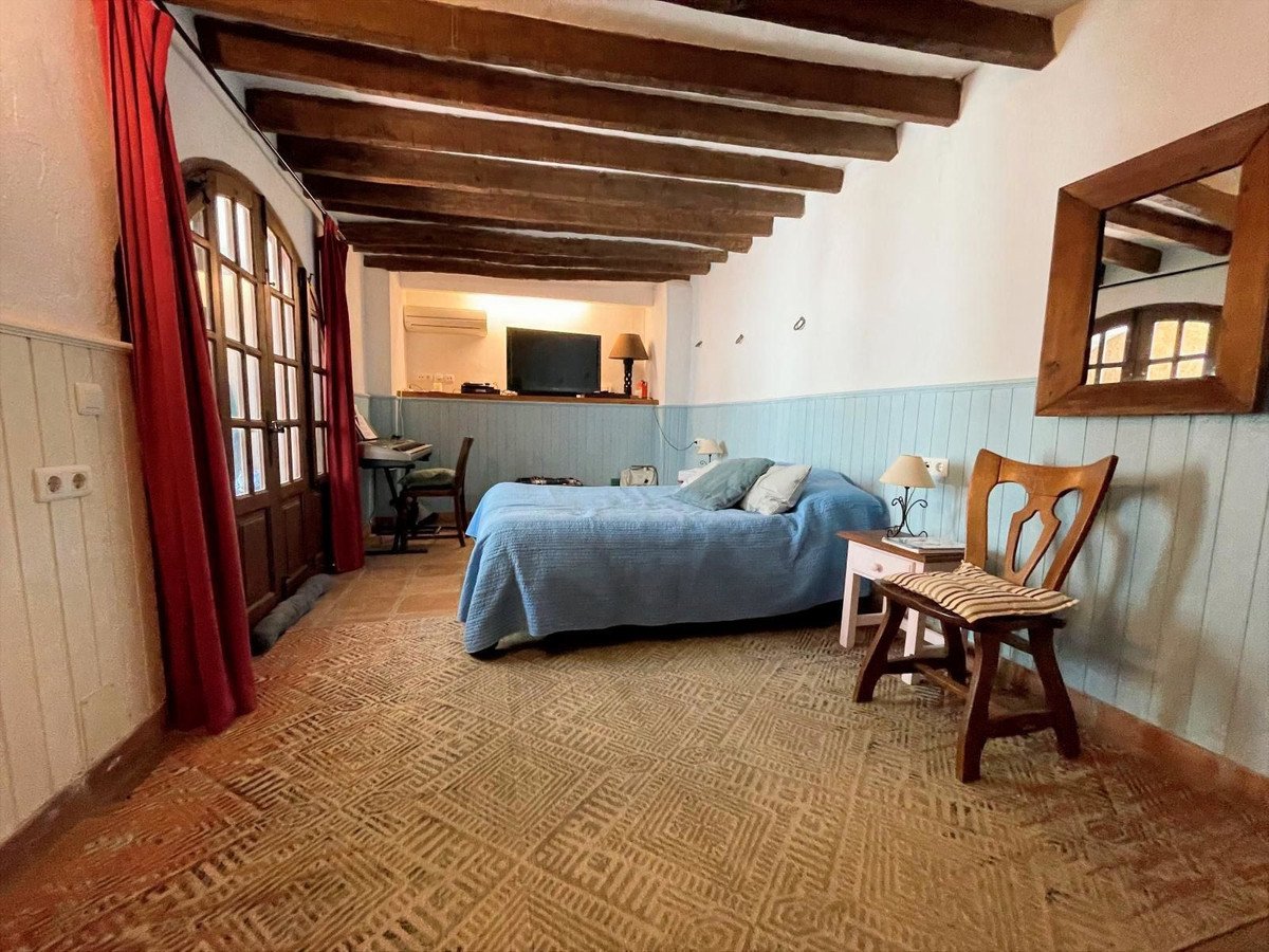 5 Bed Finca - Cortijo in Alora