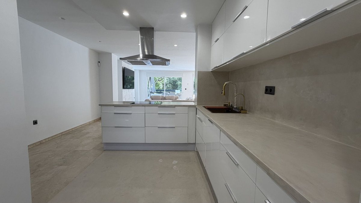 3 Bed Duplex in Guadalmina Alta