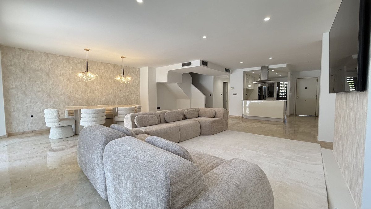 3 Bed Duplex in Guadalmina Alta