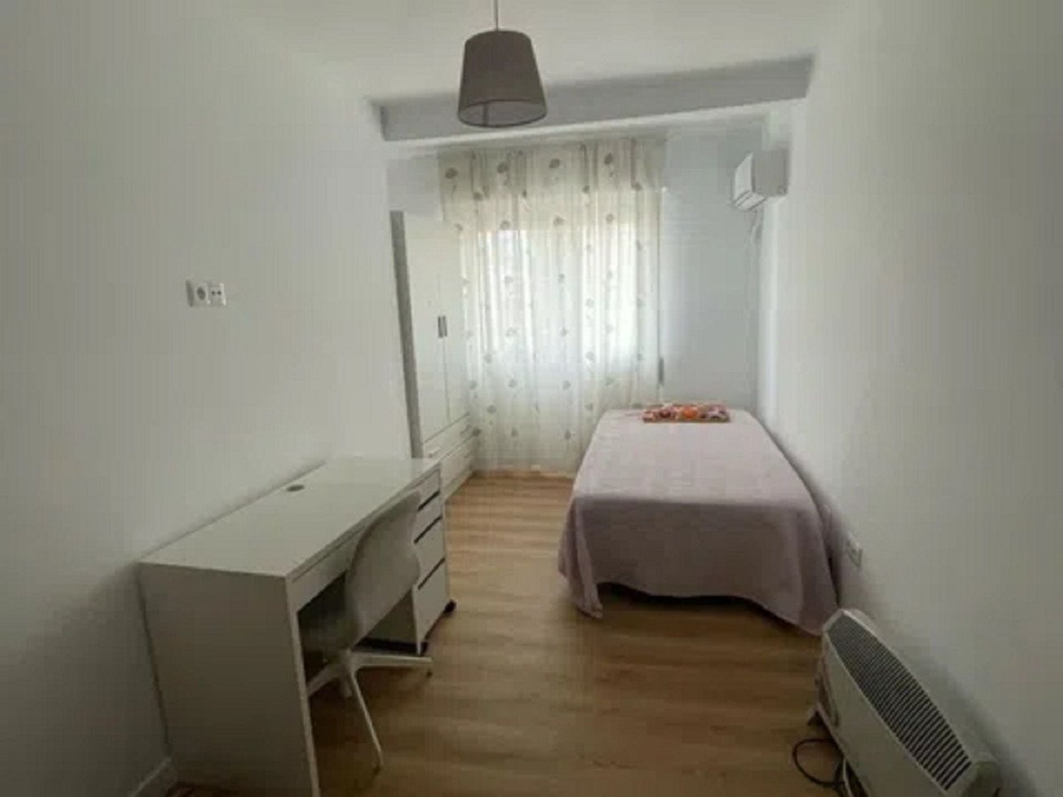 3 Bed Middle Floor Apartment in Málaga Centro