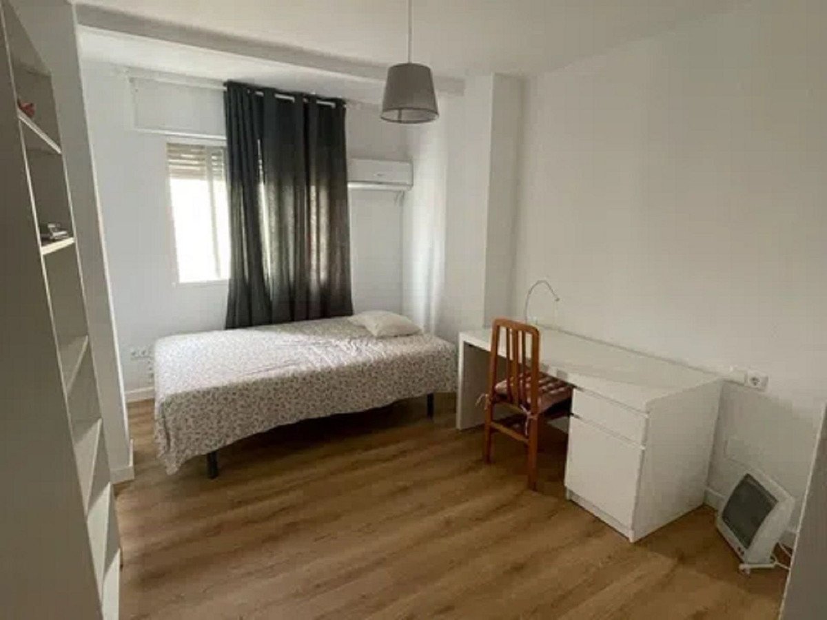 3 Bed Middle Floor Apartment in Málaga Centro
