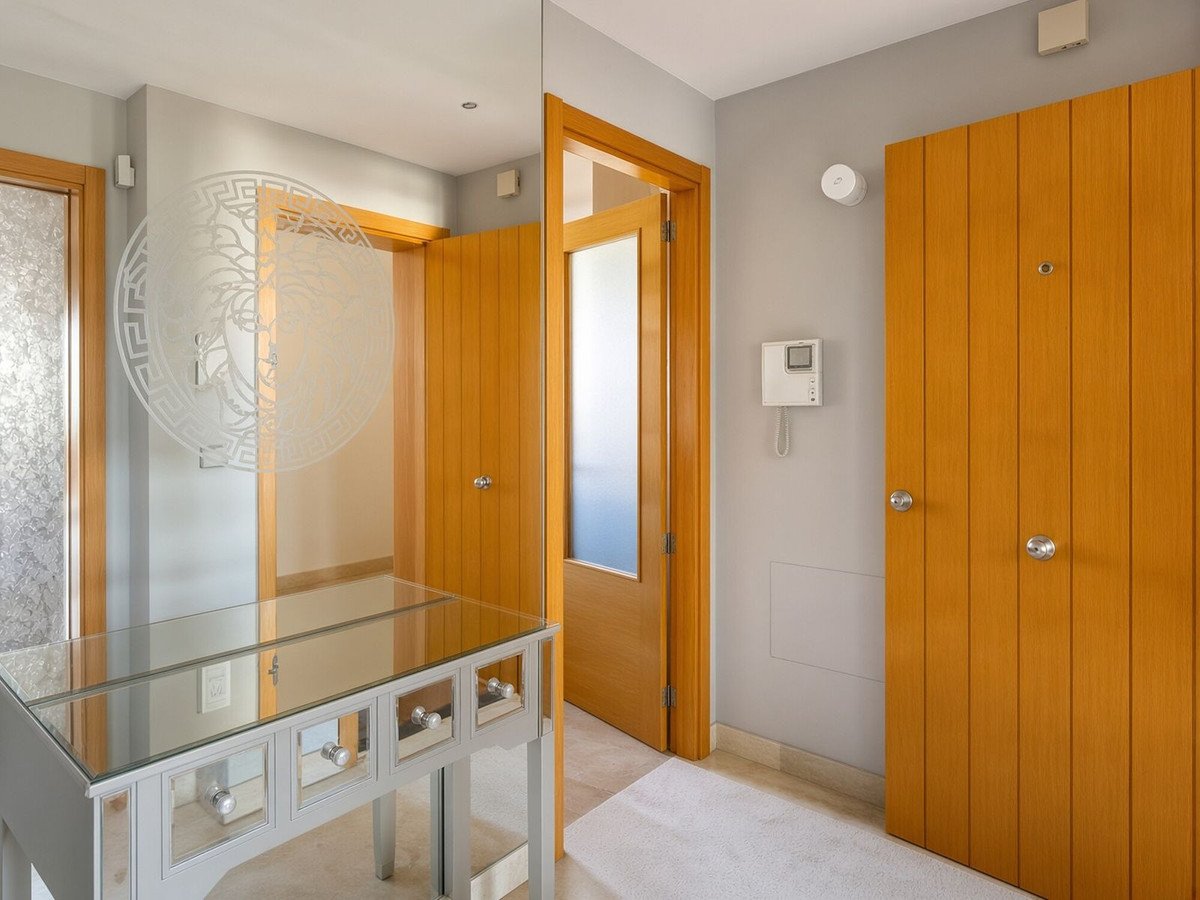 3 Bed Middle Floor Apartment in Bel Air