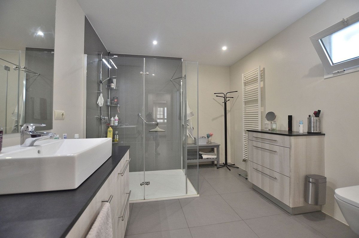 2 Bed Top Floor Apartment in Arroyo de la Miel