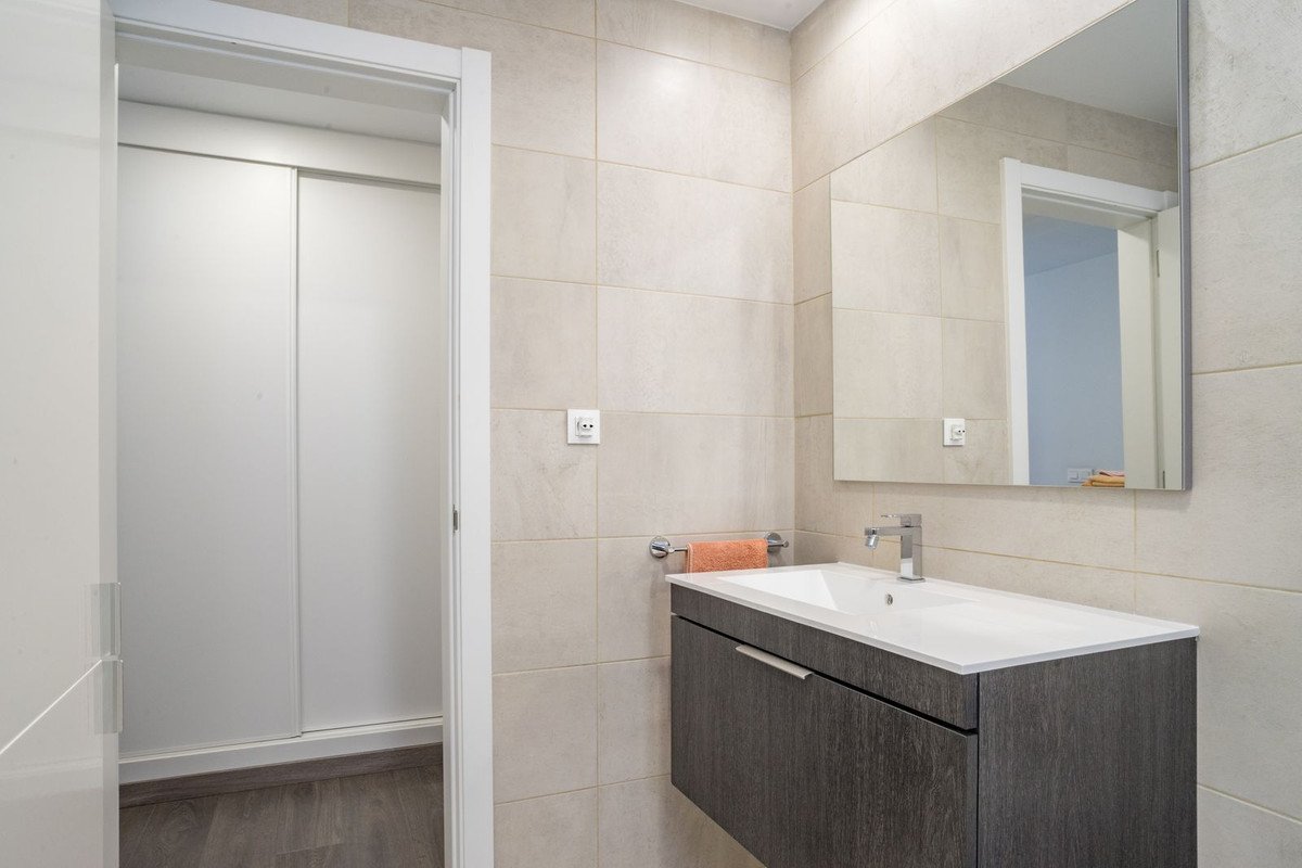 3 Bed Middle Floor Apartment in Estepona