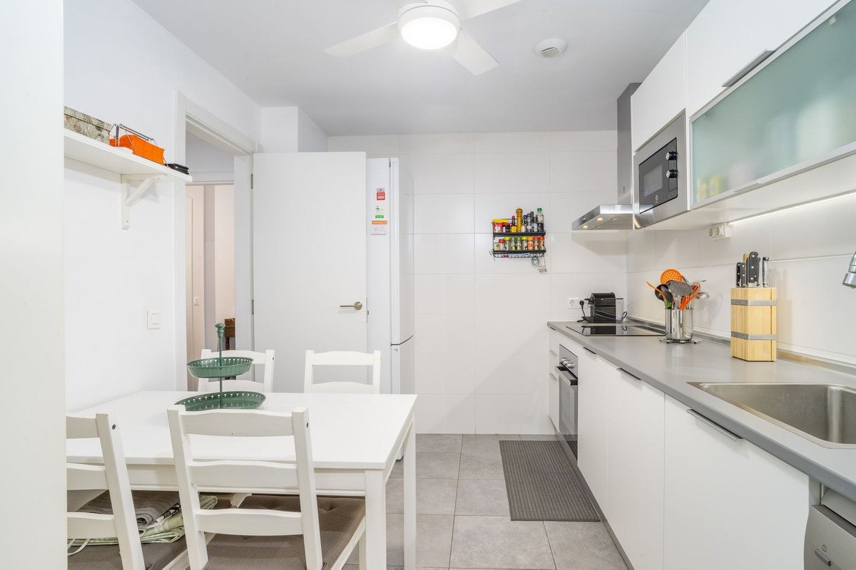 3 Bed Middle Floor Apartment in Estepona