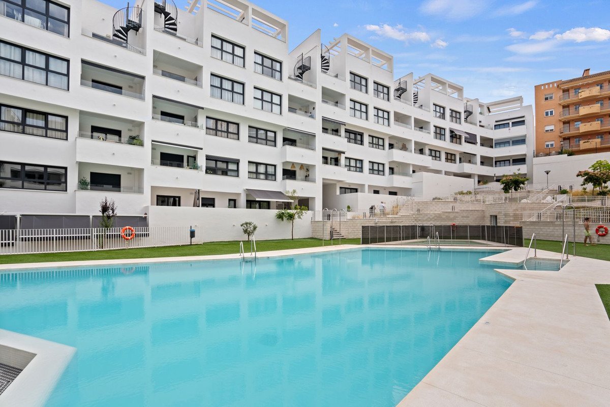 3 Bed Middle Floor Apartment in Estepona