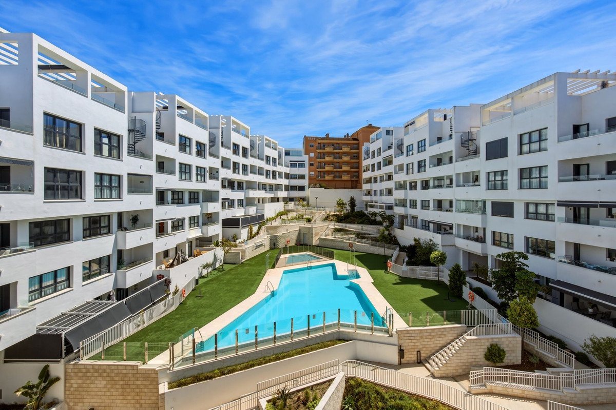 3 Bed Middle Floor Apartment in Estepona