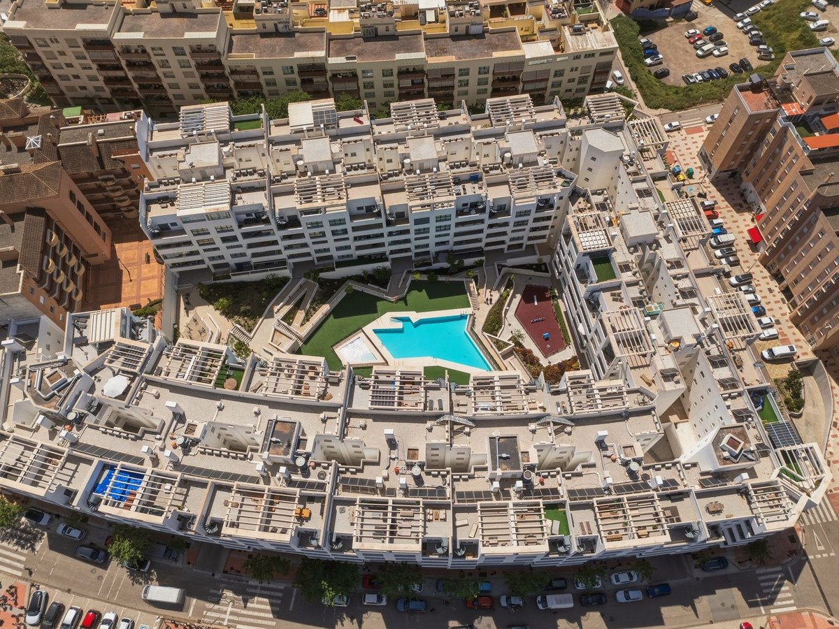 3 Bed Middle Floor Apartment in Estepona
