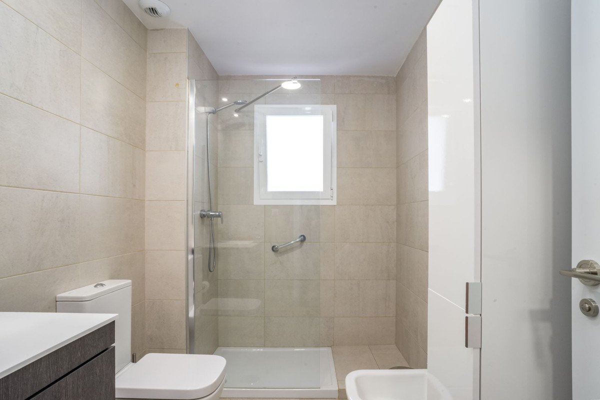 3 Bed Middle Floor Apartment in Estepona