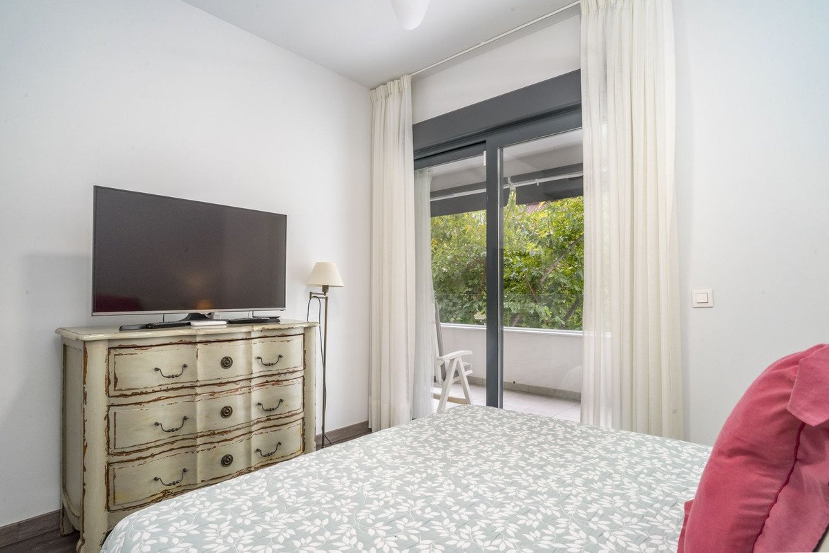 3 Bed Middle Floor Apartment in Estepona