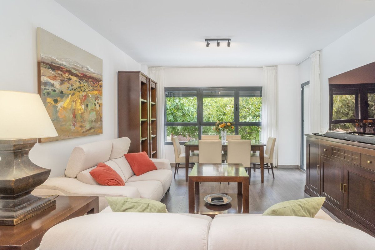 3 Bed Middle Floor Apartment in Estepona