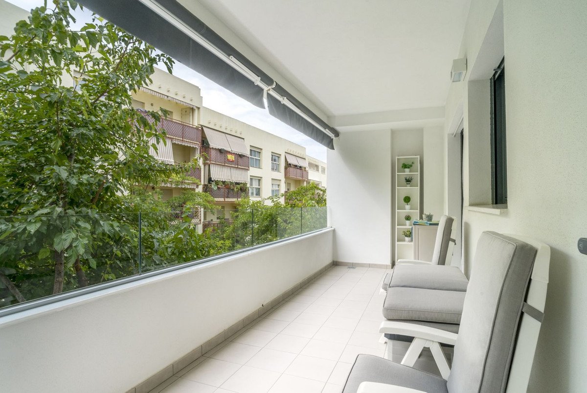 3 Bed Middle Floor Apartment in Estepona