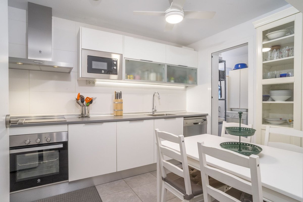 3 Bed Middle Floor Apartment in Estepona