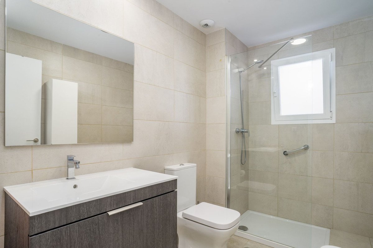 3 Bed Middle Floor Apartment in Estepona