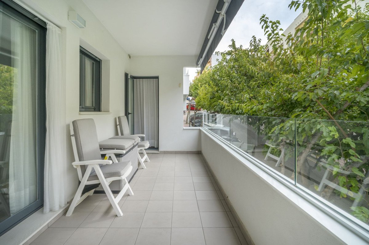3 Bed Middle Floor Apartment in Estepona