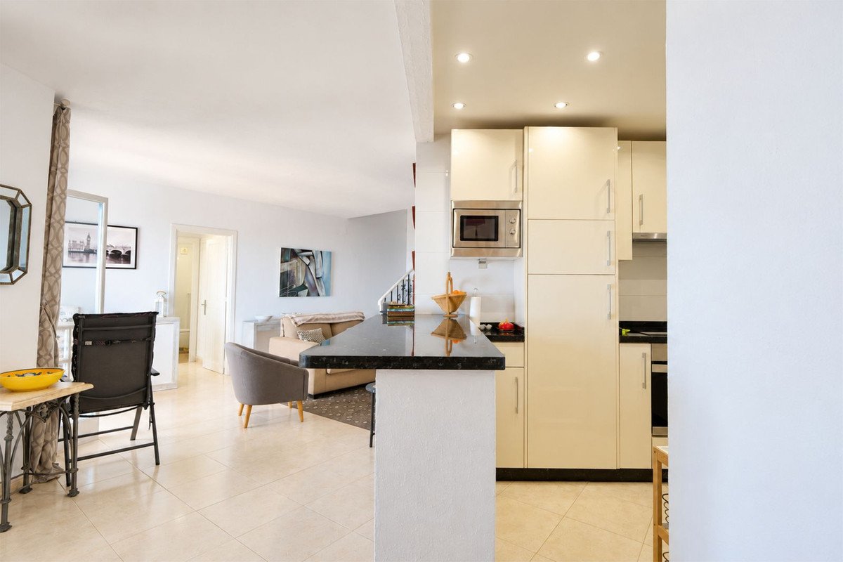 2 Bed Middle Floor Apartment in Puerto de Cabopino