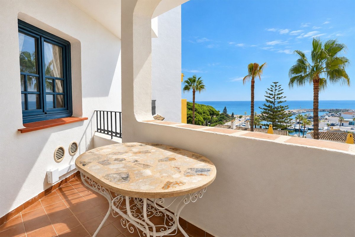 2 Bed Middle Floor Apartment in Puerto de Cabopino