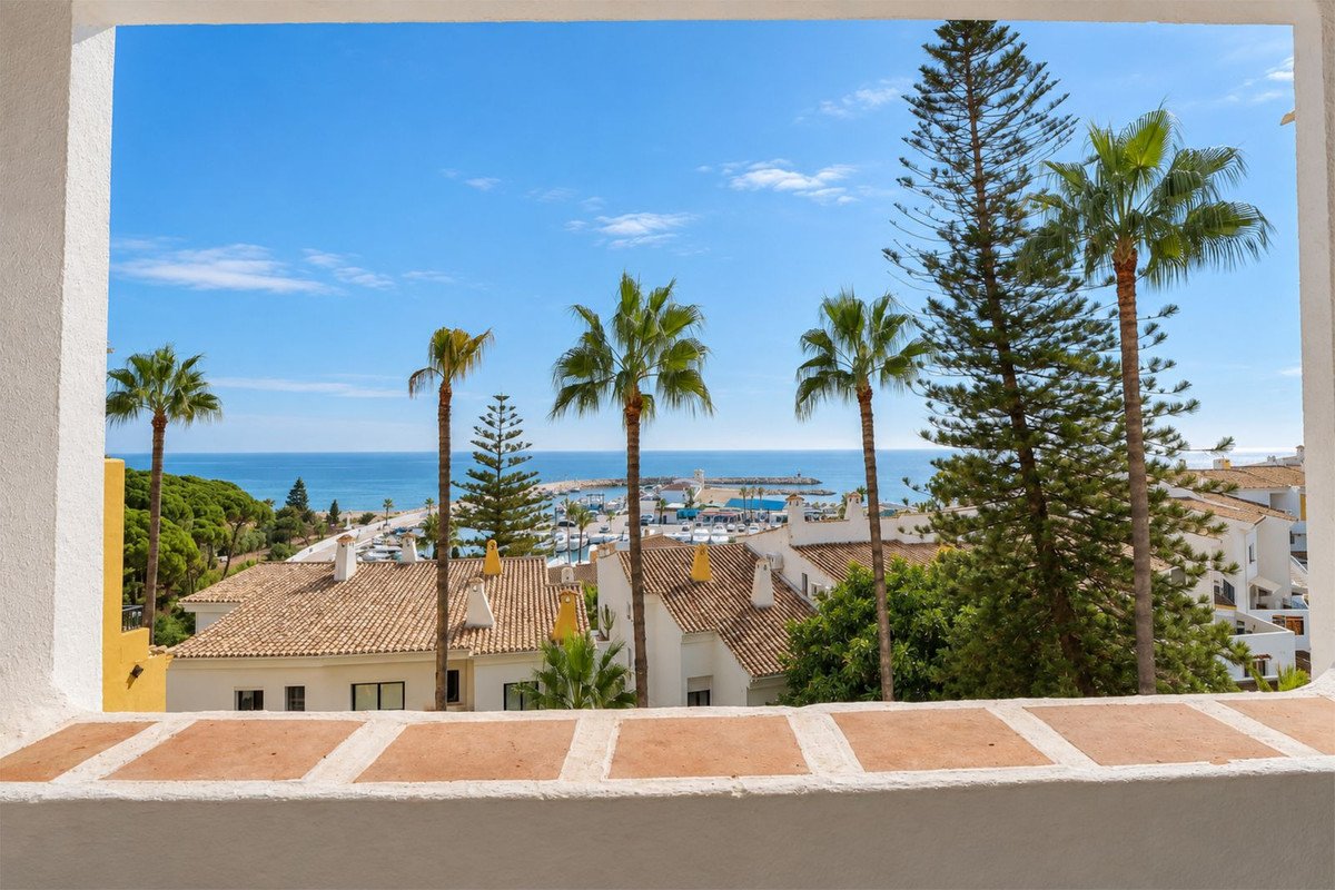 2 Bed Middle Floor Apartment in Puerto de Cabopino