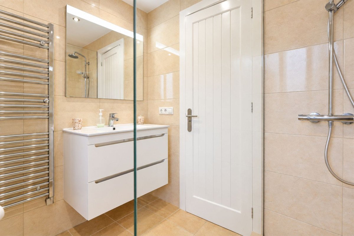 2 Bed Middle Floor Apartment in Puerto de Cabopino
