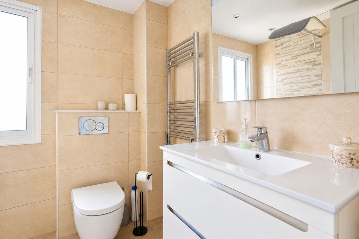 2 Bed Middle Floor Apartment in Puerto de Cabopino