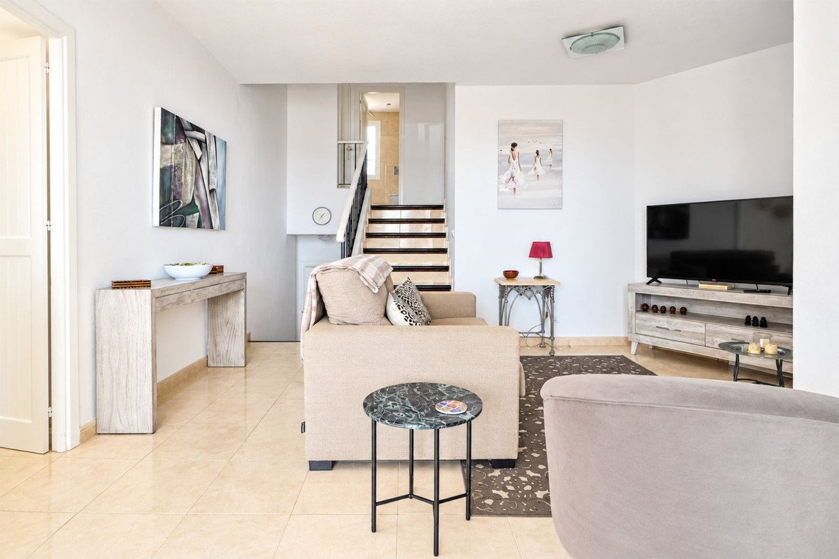 2 Bed Middle Floor Apartment in Puerto de Cabopino