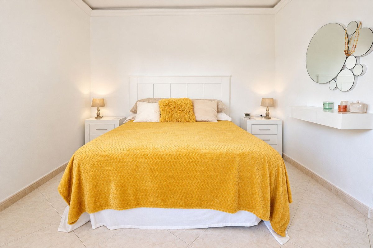 2 Bed Middle Floor Apartment in Puerto de Cabopino