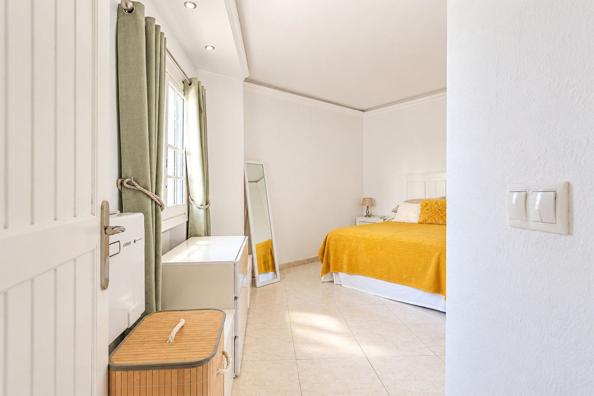 2 Bed Middle Floor Apartment in Puerto de Cabopino