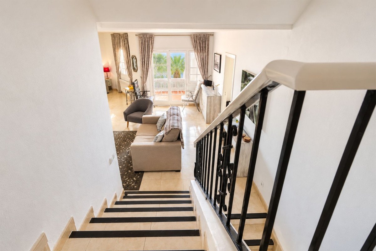 2 Bed Middle Floor Apartment in Puerto de Cabopino