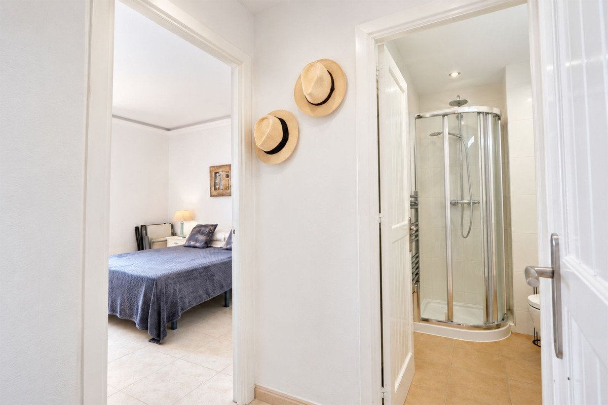 2 Bed Middle Floor Apartment in Puerto de Cabopino