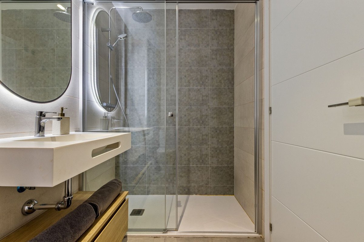3 Bed Penthouse in Teatinos