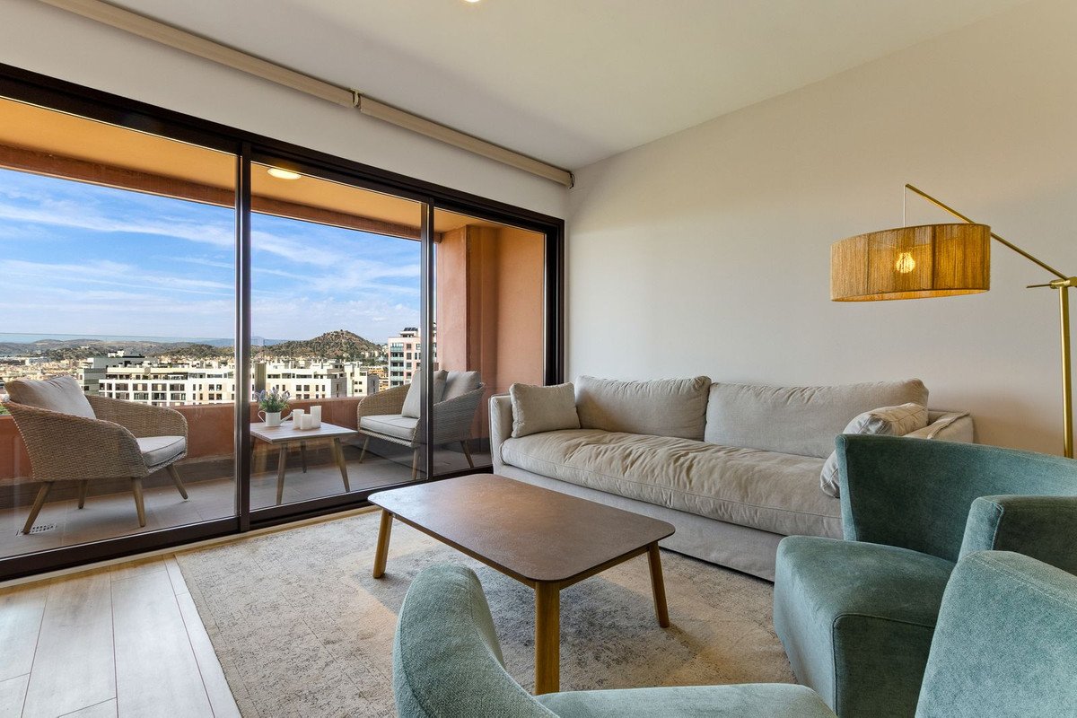 3 Bed Penthouse in Teatinos