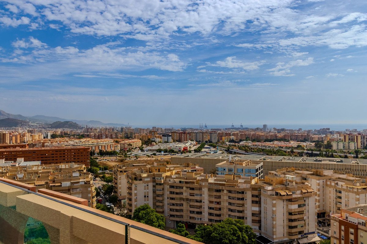3 Bed Penthouse in Teatinos