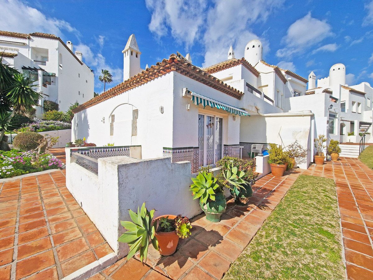 2 Bed Ground Floor Apartment in Calahonda