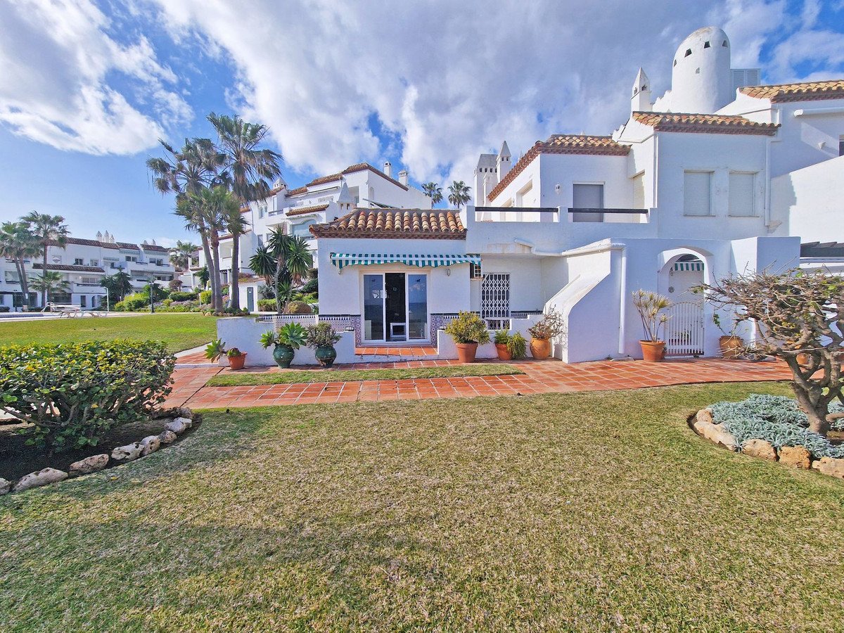 2 Bed Ground Floor Apartment in Calahonda
