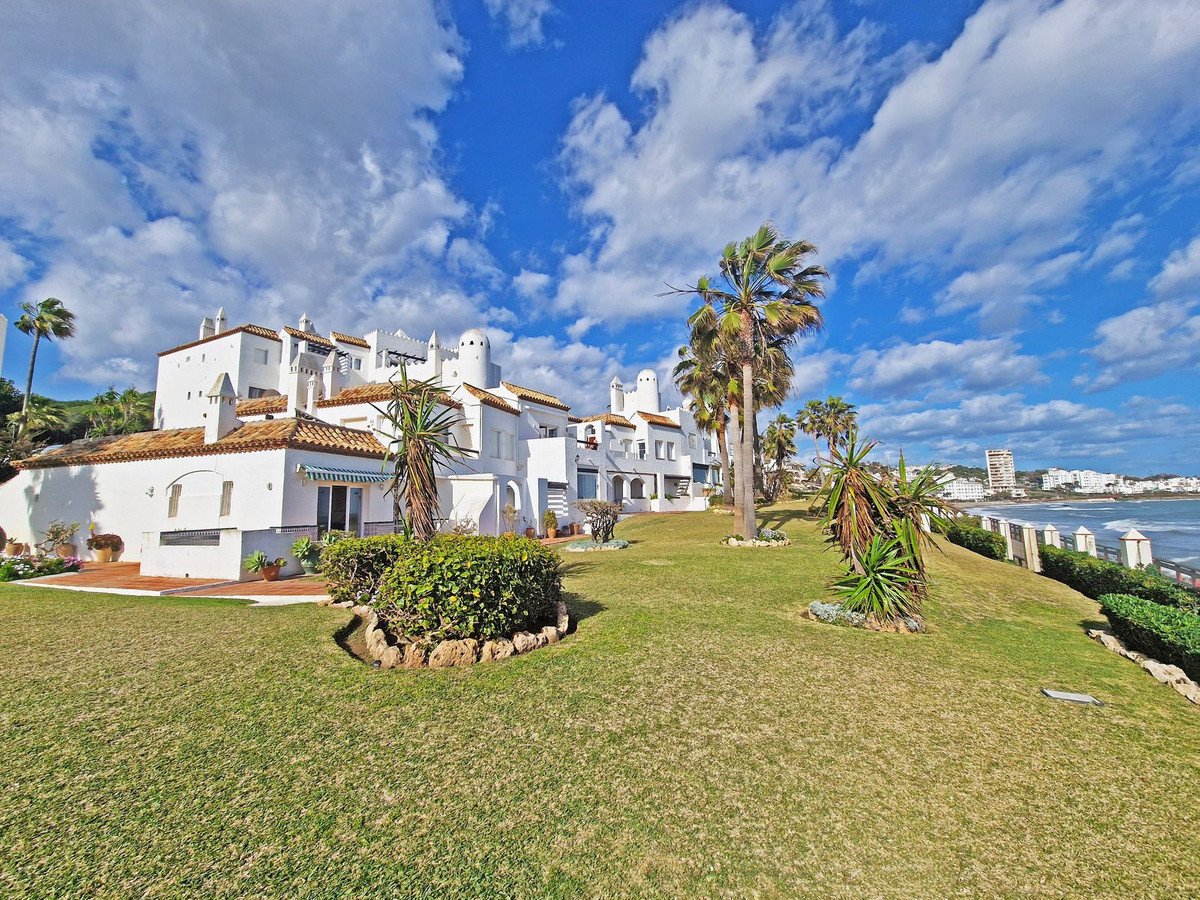 2 Bed Ground Floor Apartment in Calahonda