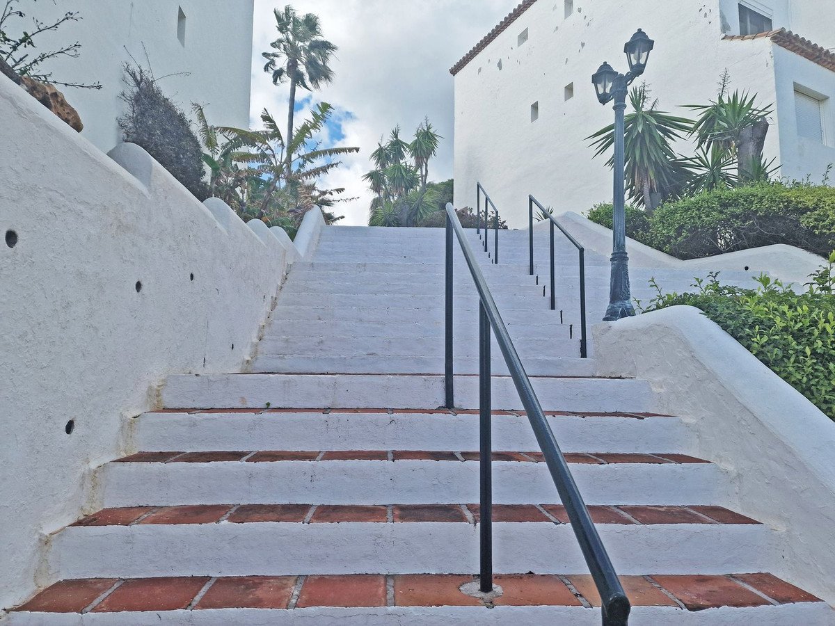 2 Bed Ground Floor Apartment in Calahonda