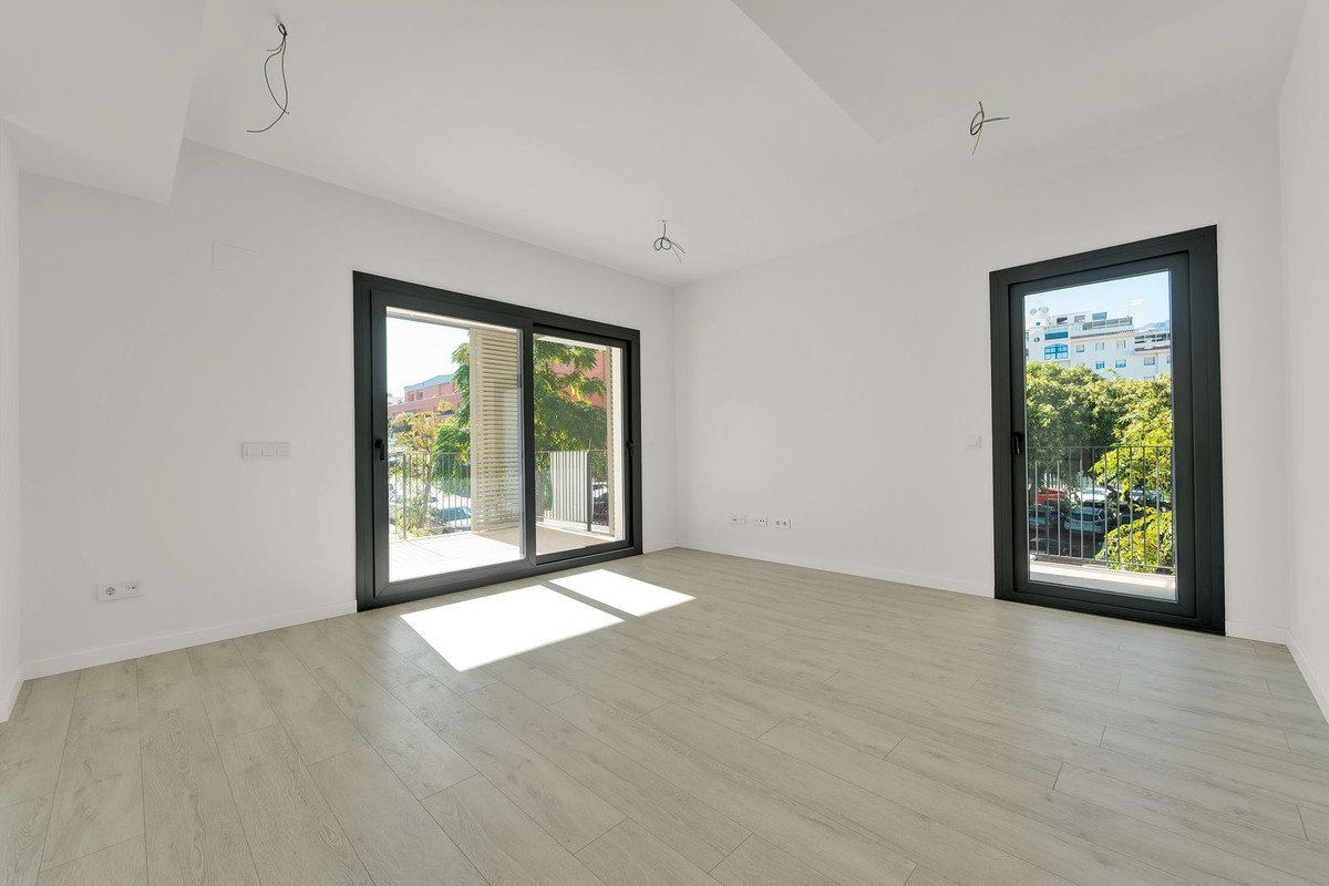 3 Bed Middle Floor Apartment in Estepona