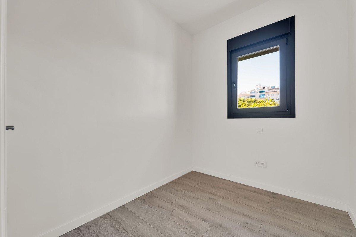 3 Bed Middle Floor Apartment in Estepona