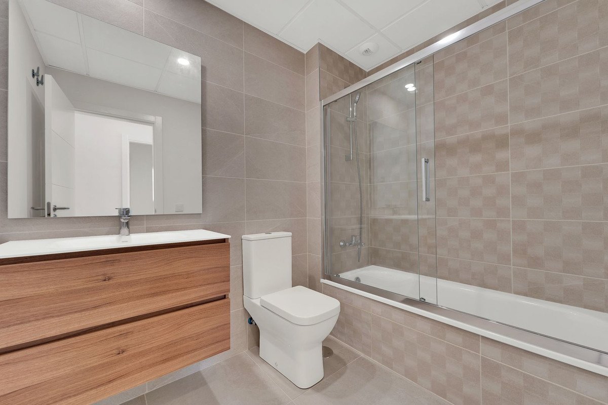3 Bed Middle Floor Apartment in Estepona