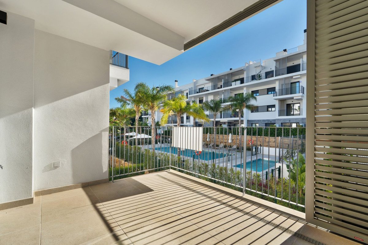 3 Bed Middle Floor Apartment in Estepona