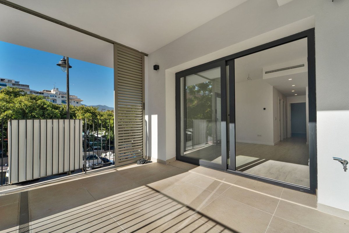 3 Bed Middle Floor Apartment in Estepona